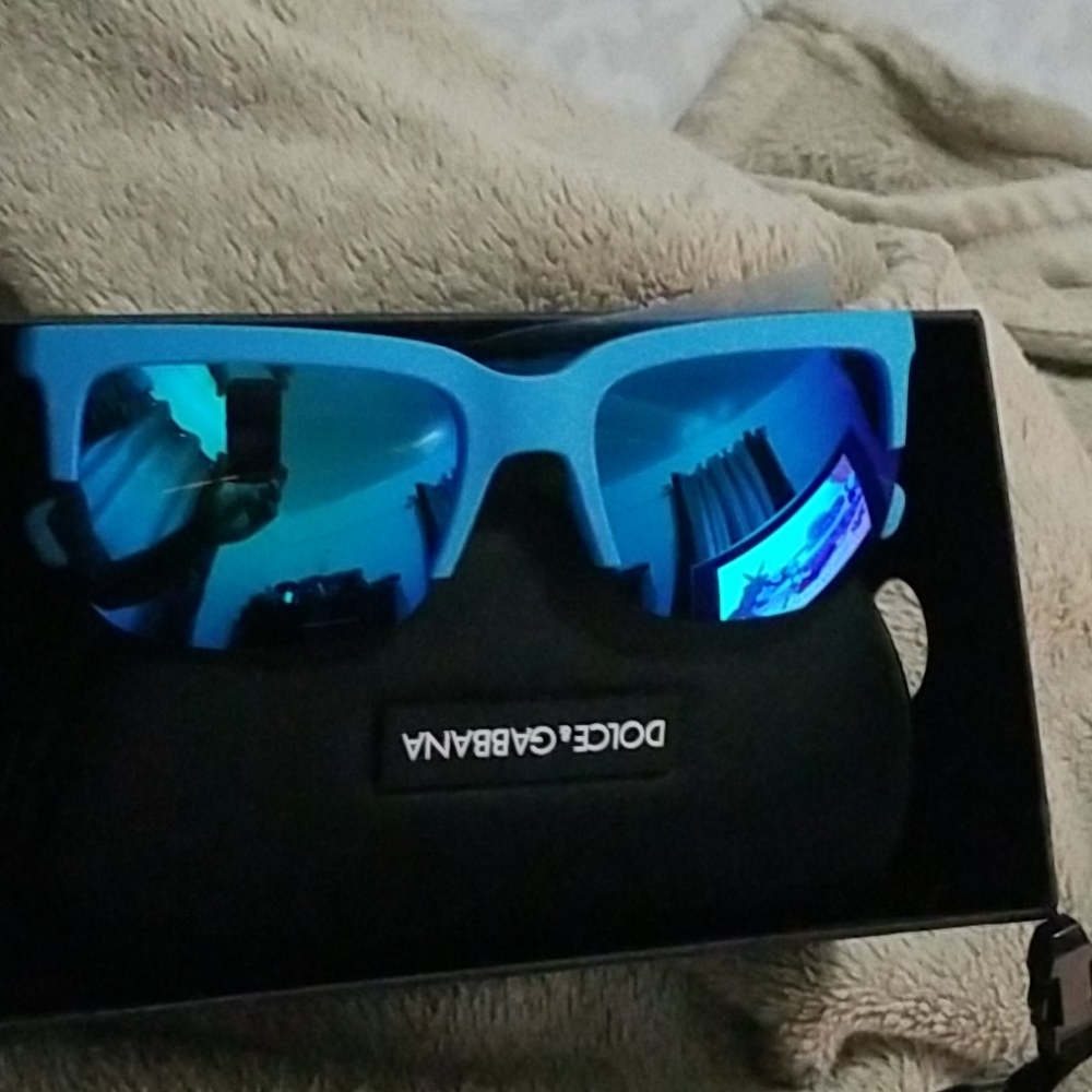 Shades - Picture 5 of 5
